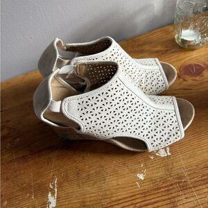 Life Stride Cream Peep-Toe Wedges